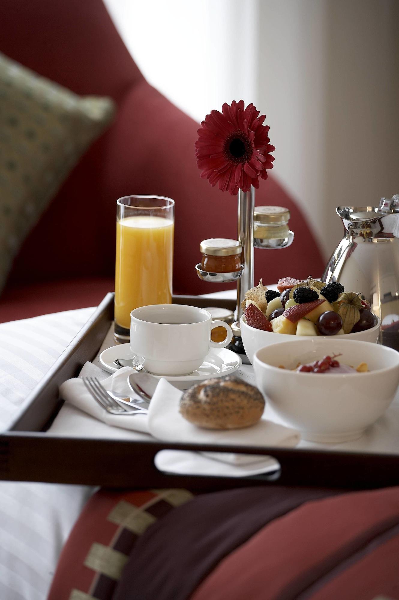 Hilton Jaipur Otel Dış mekan fotoğraf A light breakfast