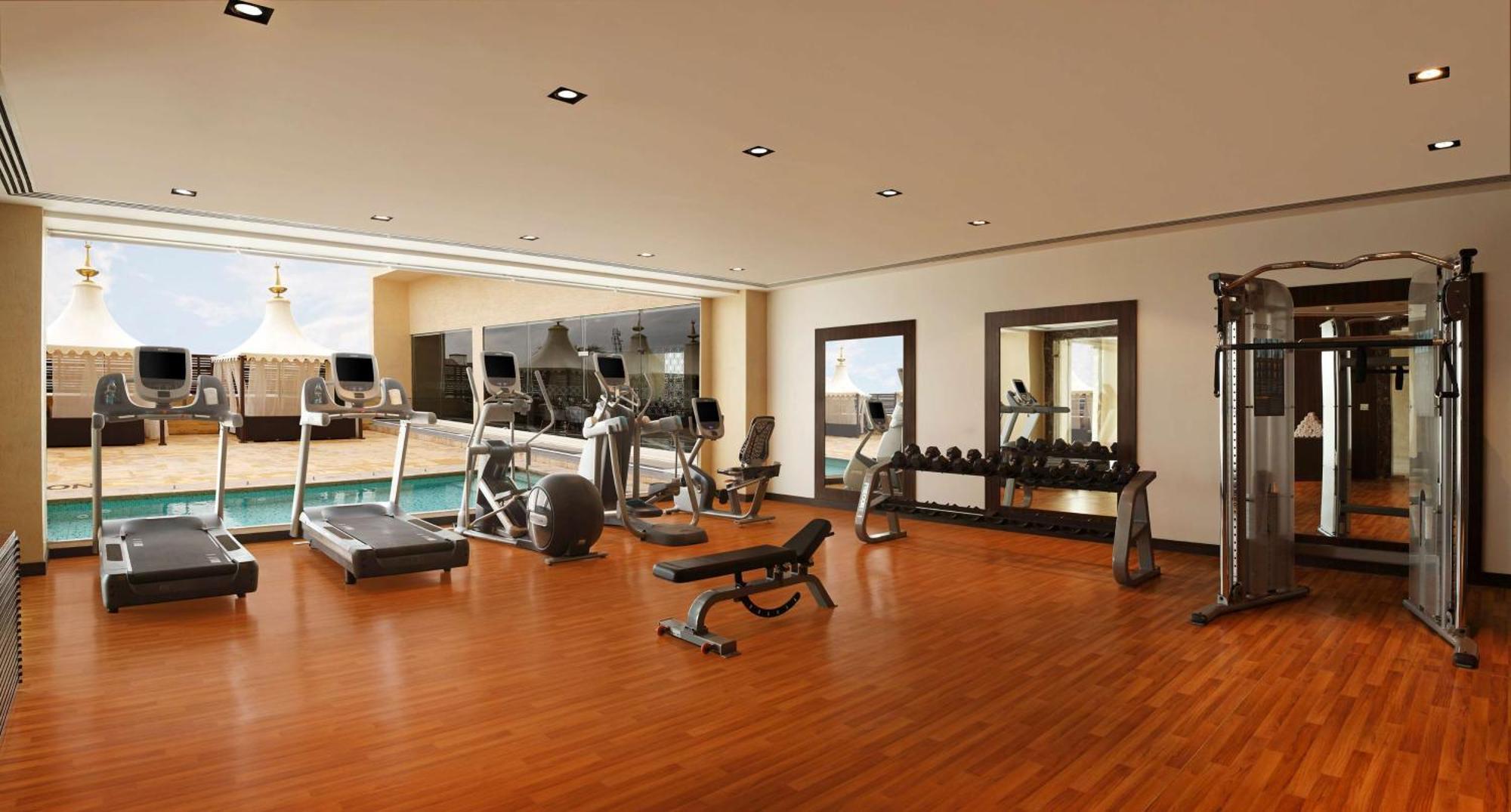 Hilton Jaipur Otel Dış mekan fotoğraf A gym in a hotel