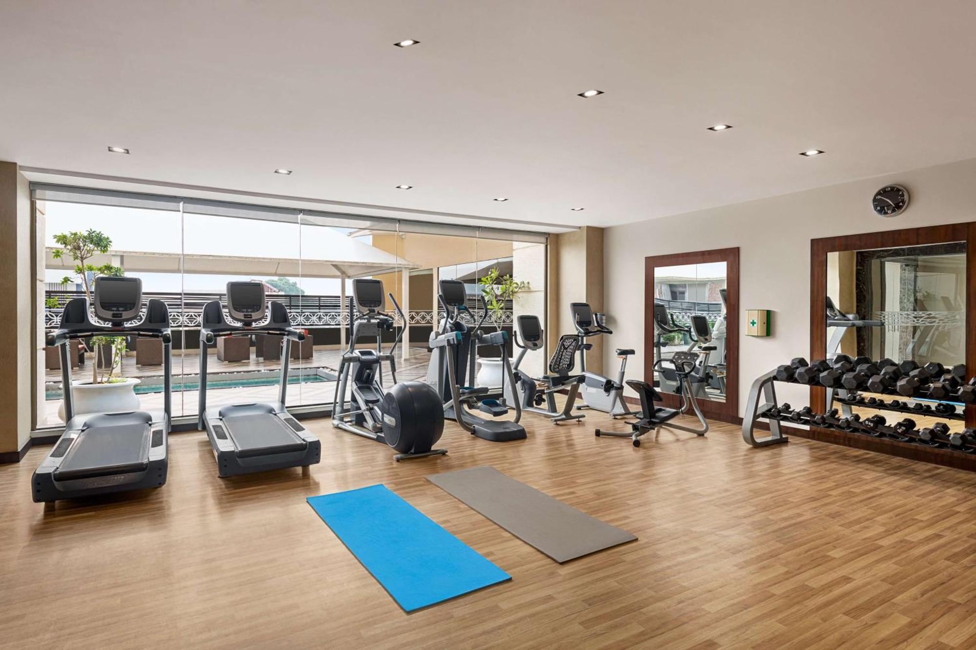 Hilton Jaipur Otel Dış mekan fotoğraf The gym at the hotel