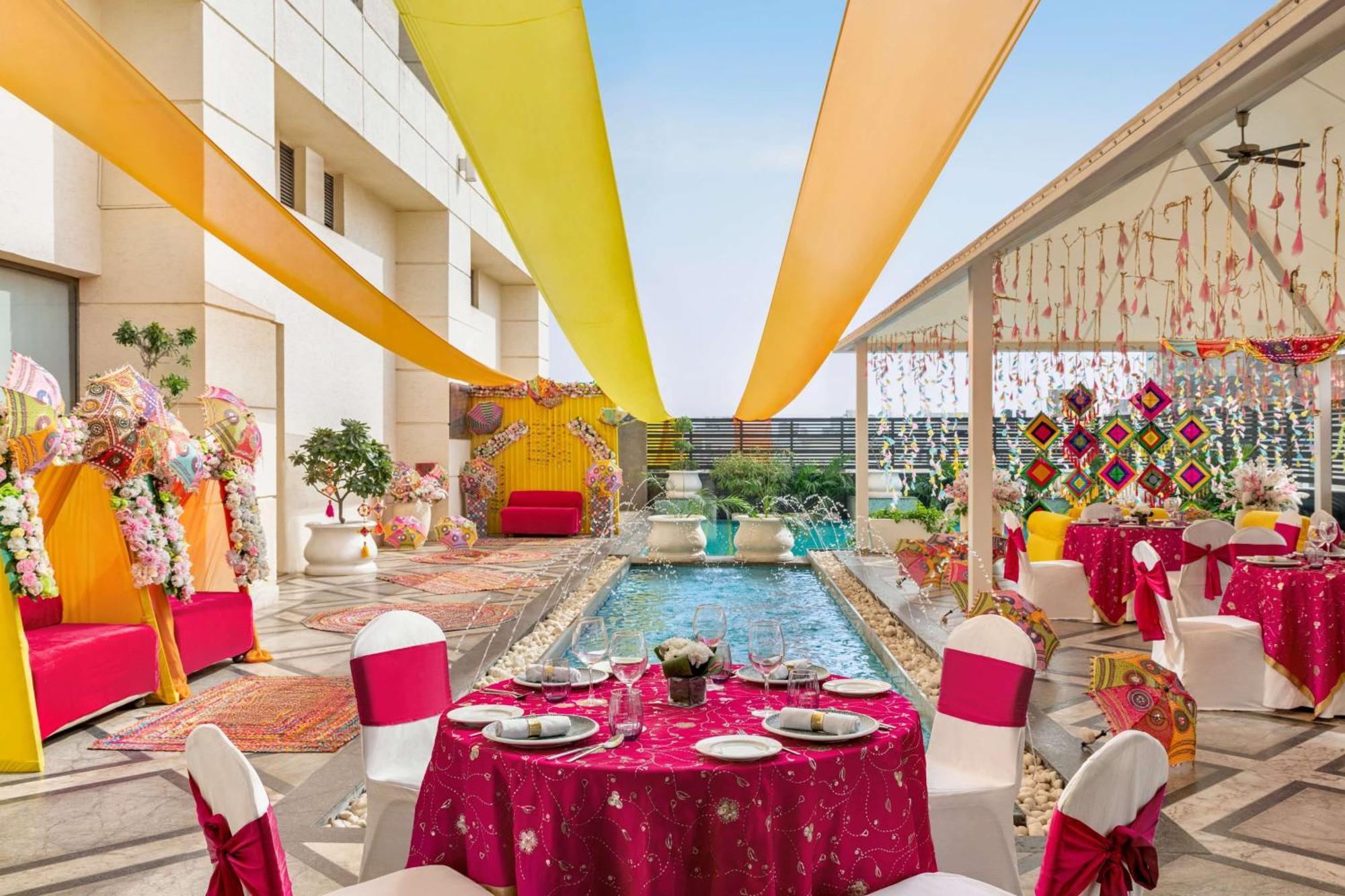 Hilton Jaipur Otel Dış mekan fotoğraf The Royal Pool