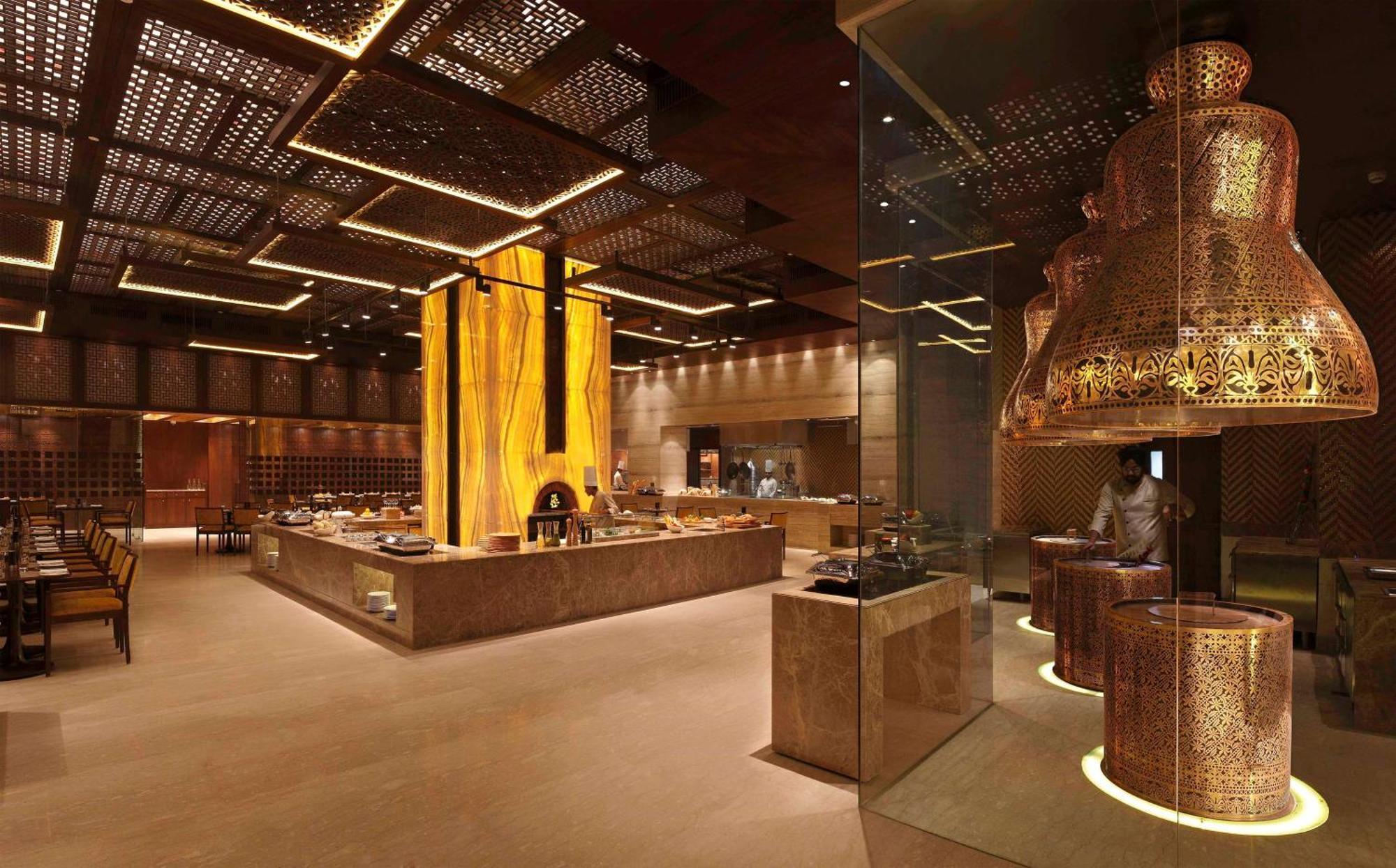 Hilton Jaipur Otel Dış mekan fotoğraf The restaurant