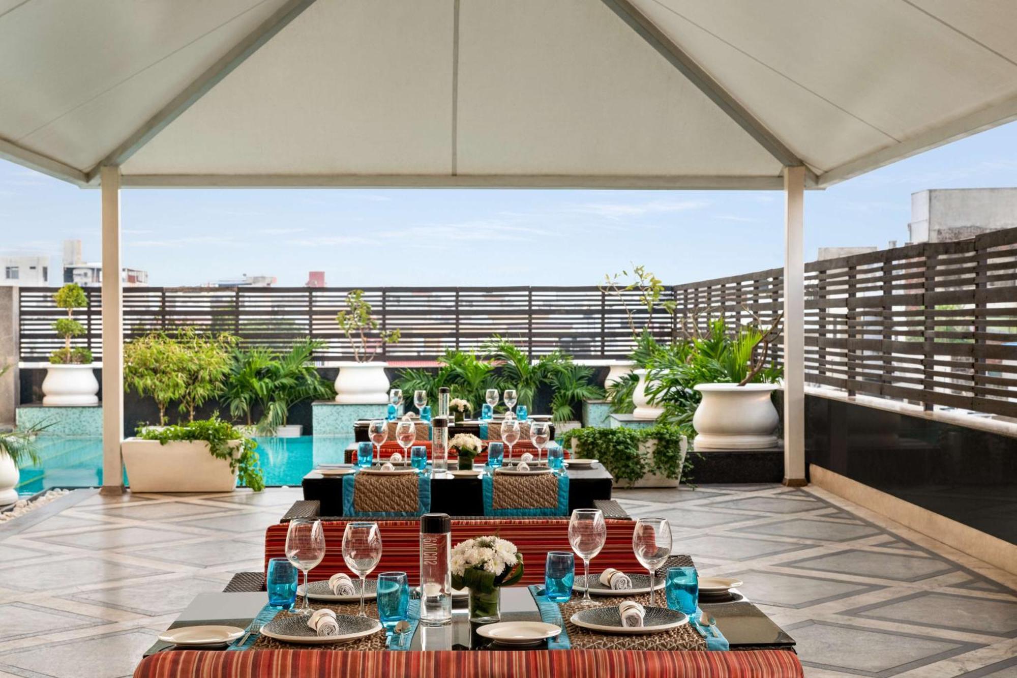 Hilton Jaipur Otel Dış mekan fotoğraf The Terrace at The Park, New Delhi