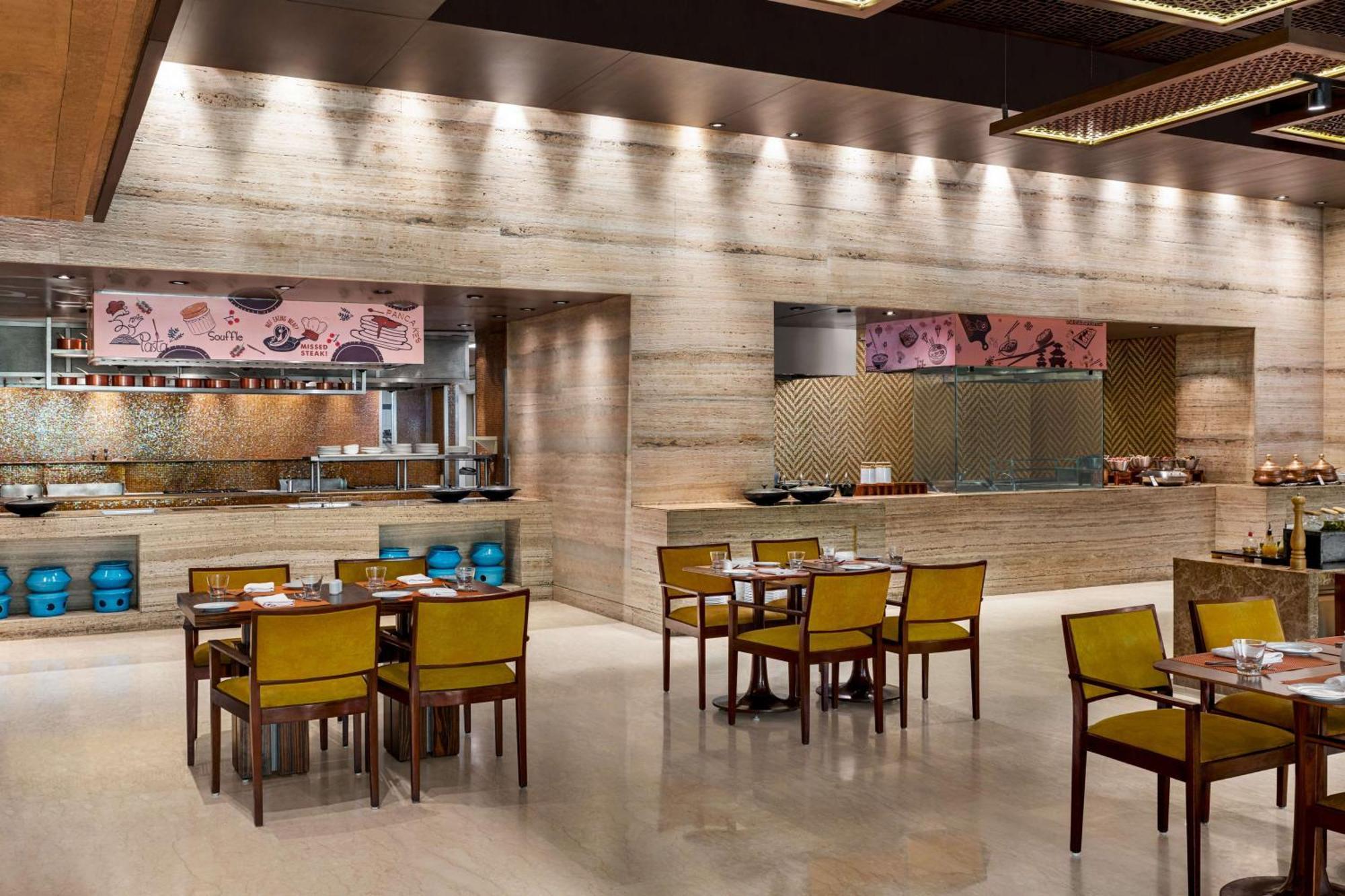 Hilton Jaipur Otel Dış mekan fotoğraf The restaurant